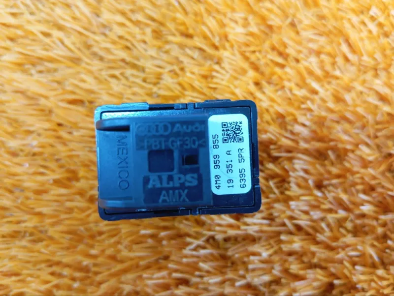 Кнопка стеклоподъемника