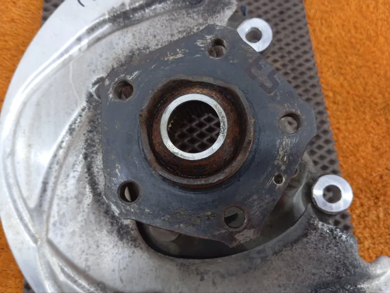 Кулак поворотный