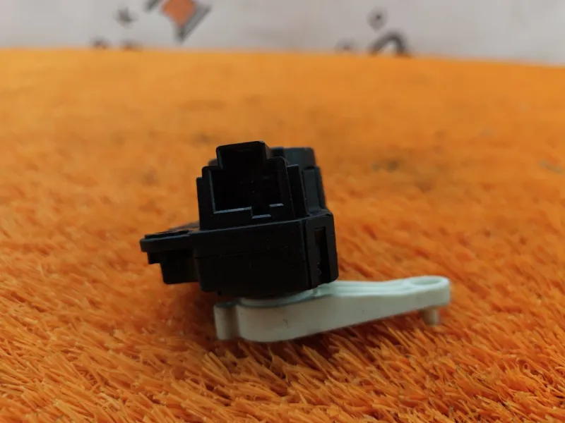 Моторчик заслонки печки