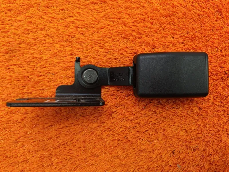 Ответная часть ремня безопасности