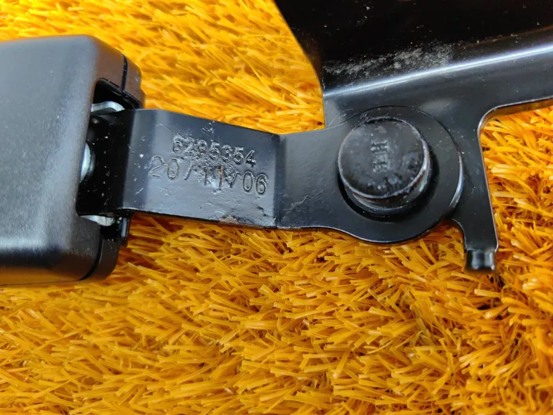 Ответная часть ремня безопасности