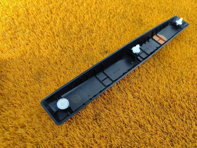 Накладка крышки багажника