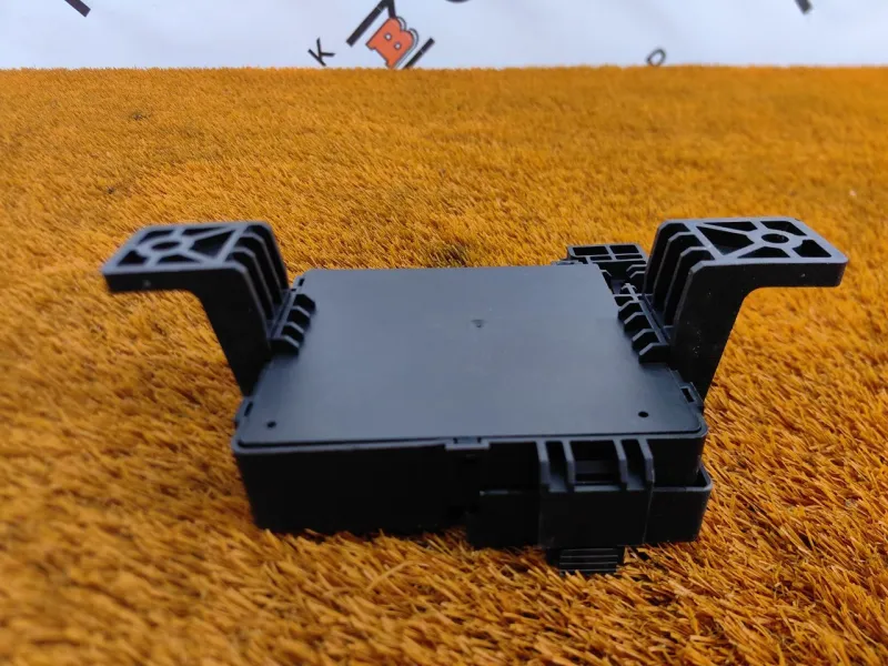 Блок предохранителей под капот