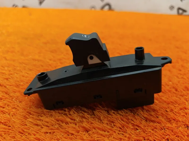 Кнопка стеклоподъемника