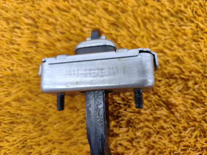 Ограничитель двери