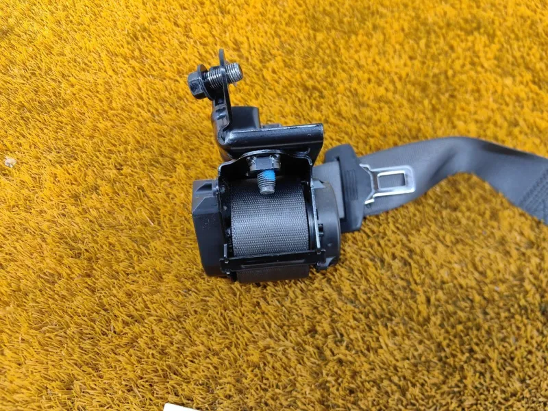 Ремень безопасности