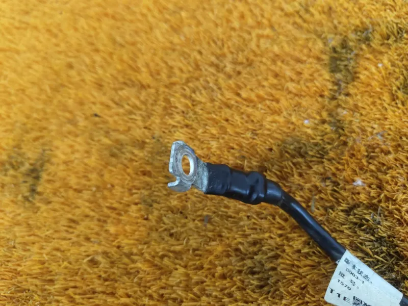 Клемма аккумулятора