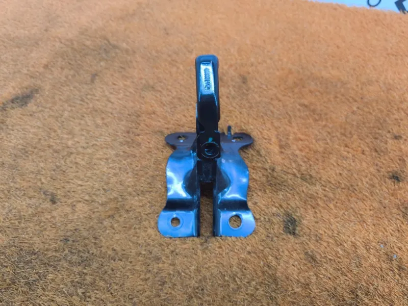 Крепление сиденья