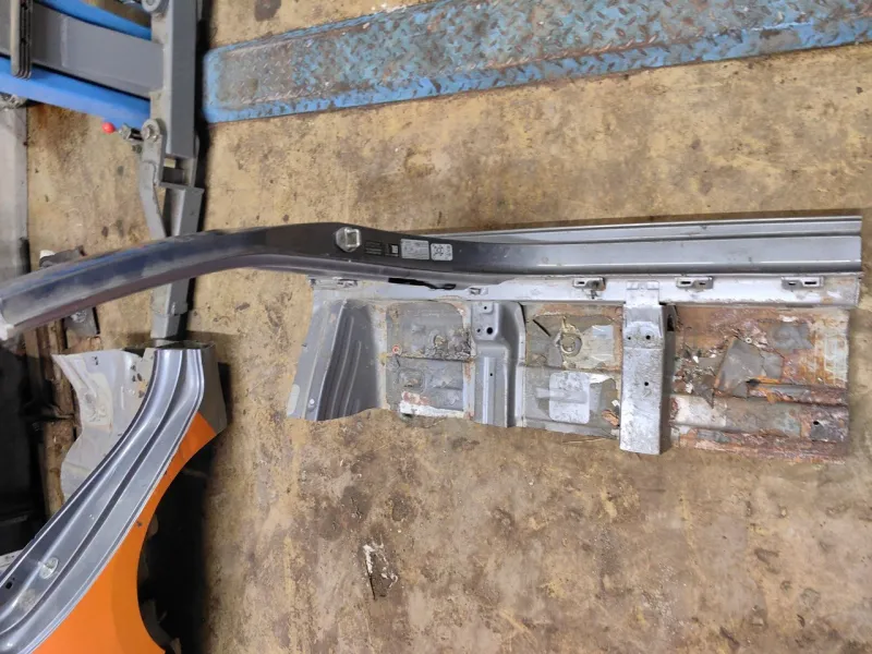 Порог с центральной стойкой