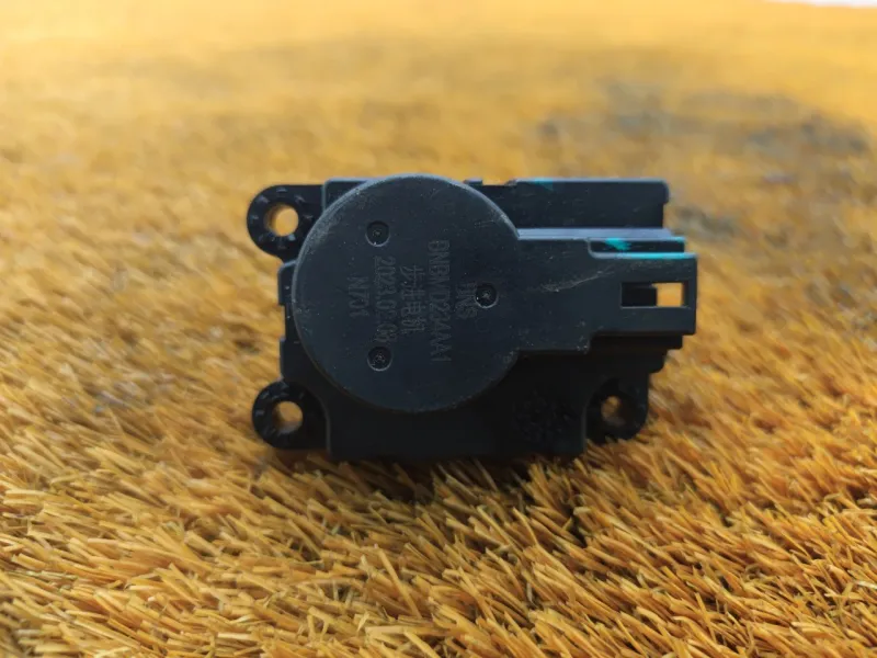 Сервопривод заслонок печки