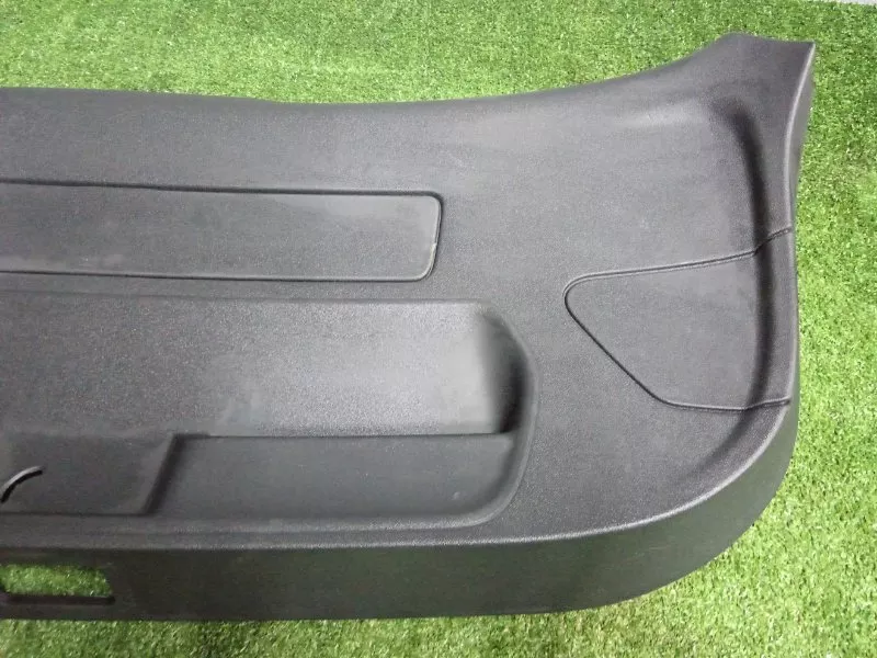 Обшивка двери багажника