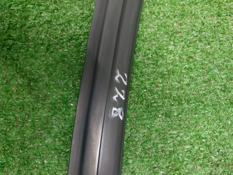 Уплотнитель стекла двери