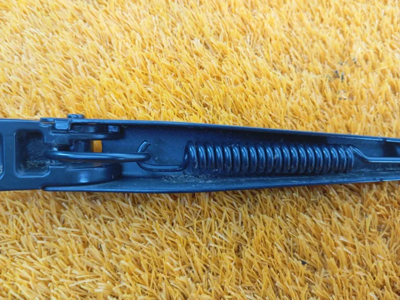 Поводок стеклоочистителя лобового стекла