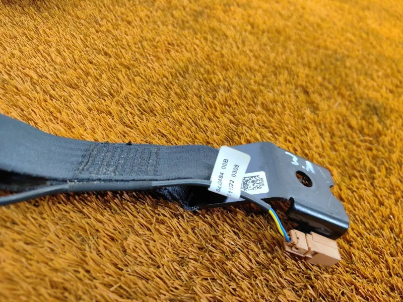 Ответная часть ремня безопасности