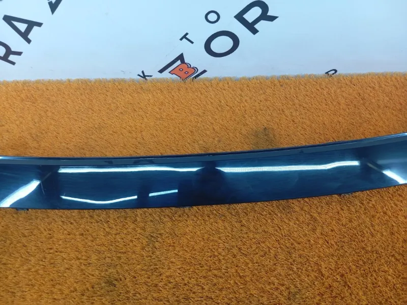 Накладка крышки багажника