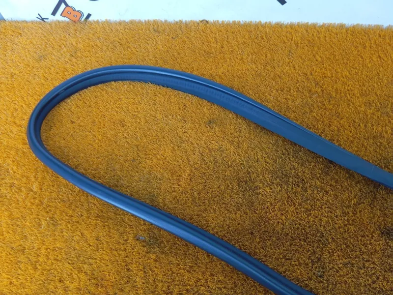 Уплотнитель проема двери