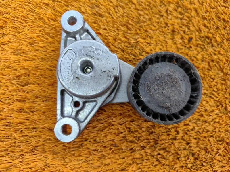 Ролик натяжной навесного оборудования