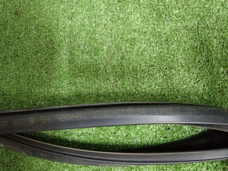 Уплотнитель стекла двери