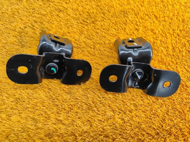 Крепление сиденья