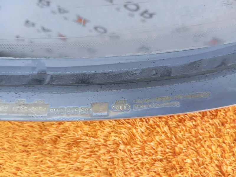 Стекло заднее