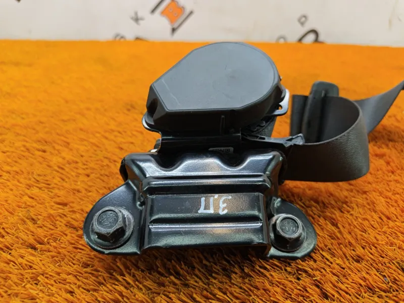 Ремень безопасности