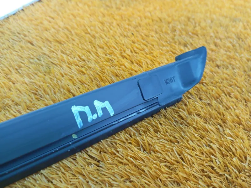 Уплотнитель стекла двери