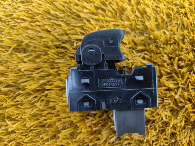 Кнопка стеклоподъемника