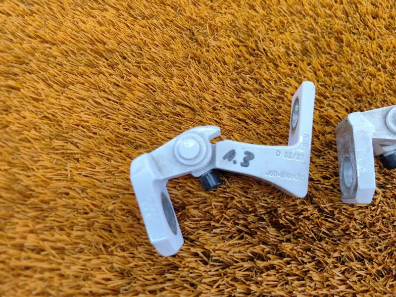 Петля двери