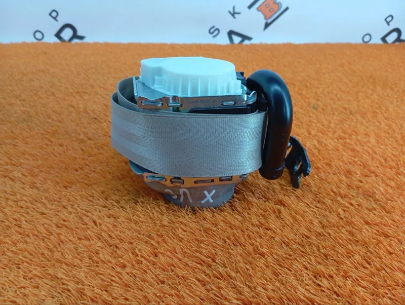 Ремень безопасности