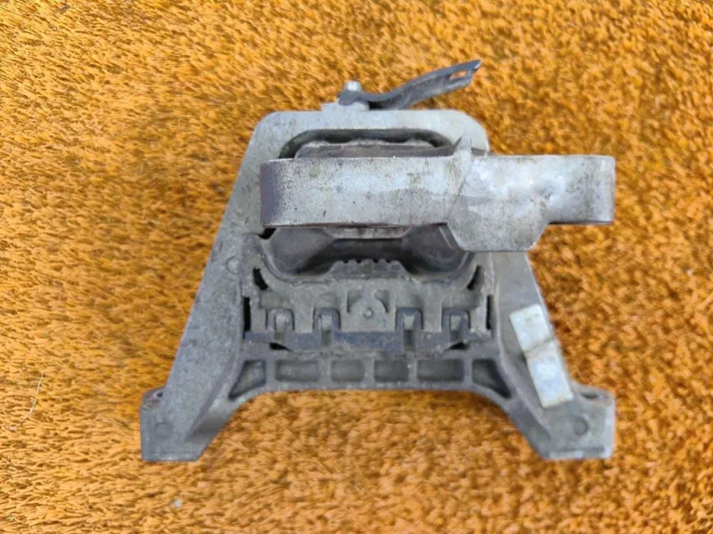 Подушка двигателя