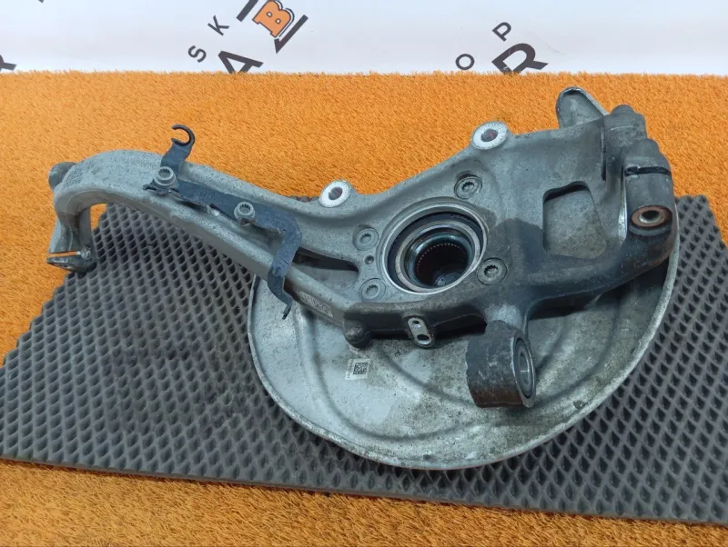 Кулак поворотный