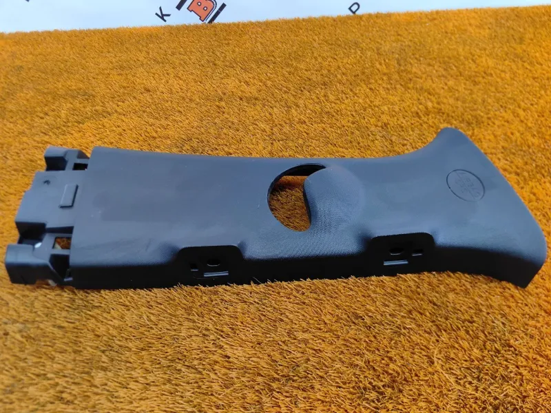 Обшивка центральной стойки