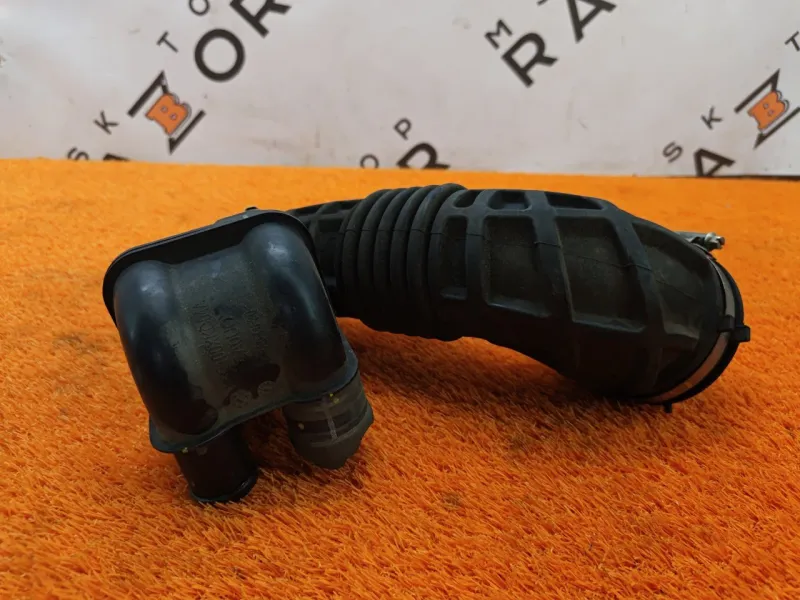 Патрубок воздушного фильтра