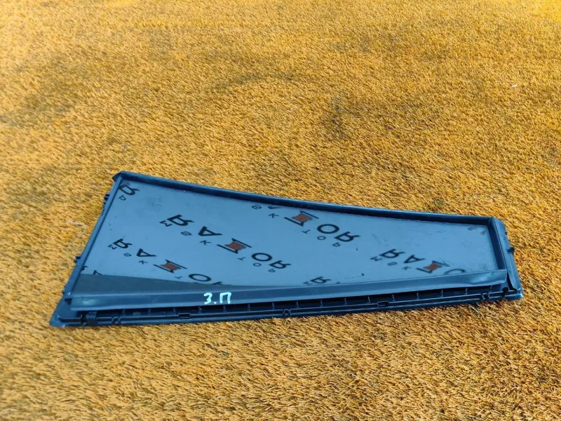 Форточка задняя