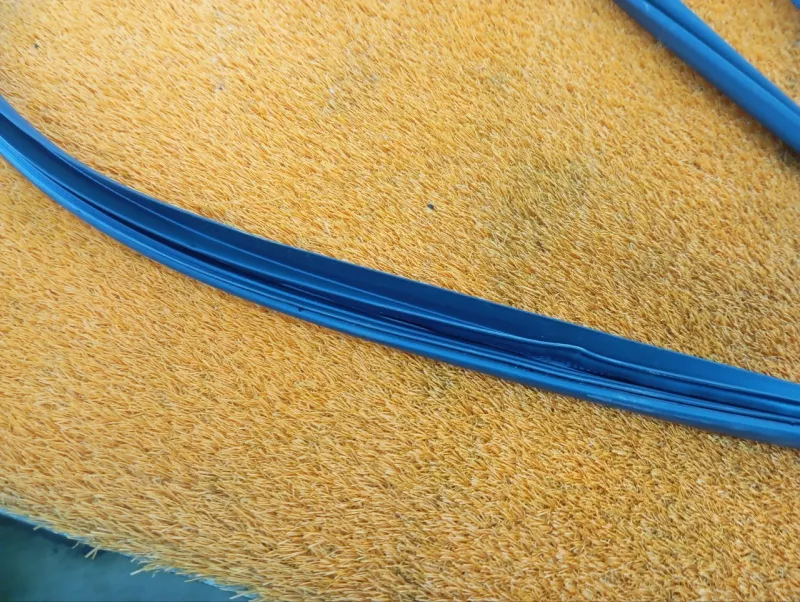 Уплотнитель проема двери