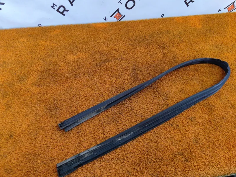 Уплотнительная резинка порога