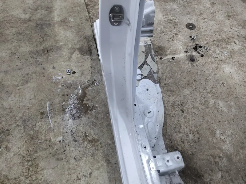 Порог с центральной стойкой