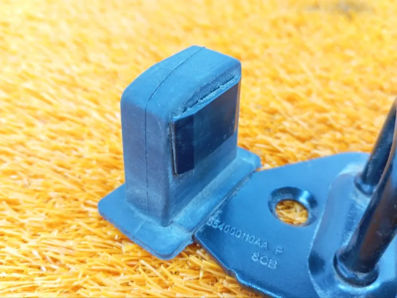 Ответная часть замка багажника