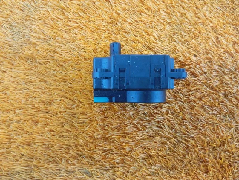 Сервопривод заслонок печки