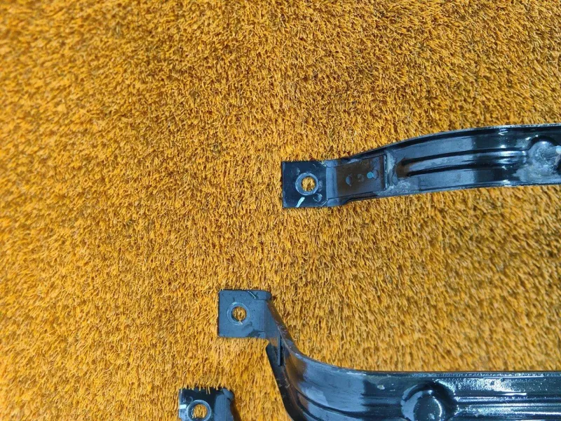 Крепление топливного бака