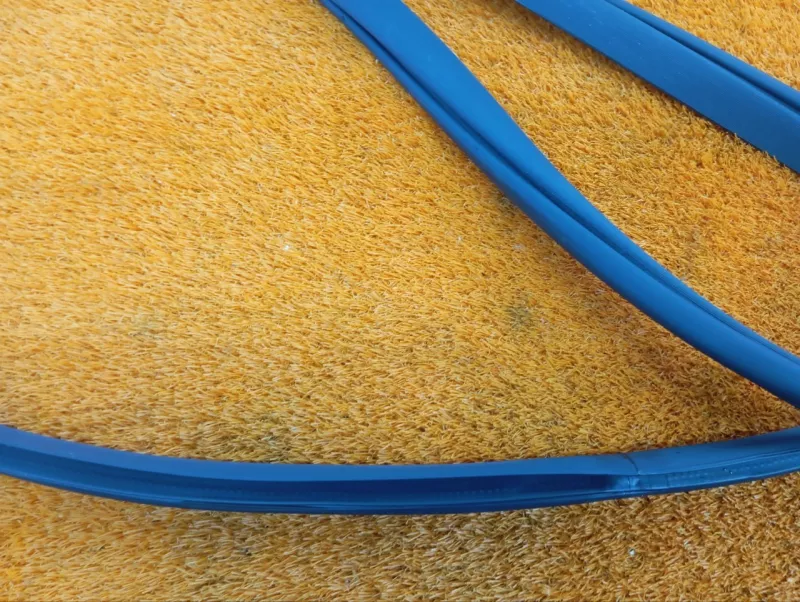 Уплотнитель проема двери