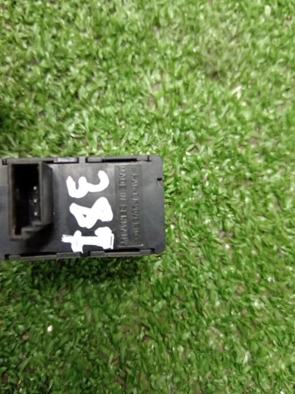 Кнопка стеклоподъемника