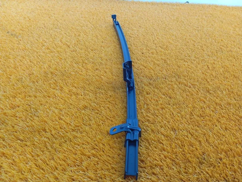 Направляющая стекла двери