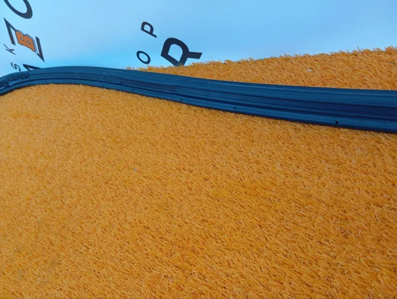 Уплотнитель двери