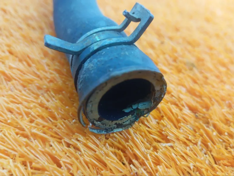 Патрубок радиатора