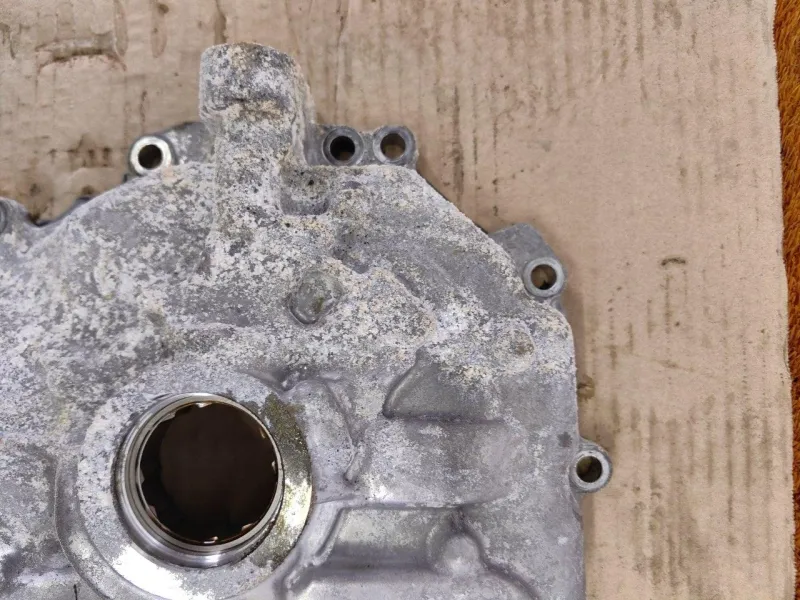 Крышка двигателя передняя