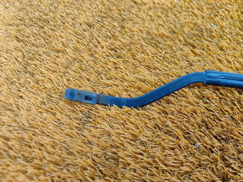 Поводок стеклоочистителя лобового стекла