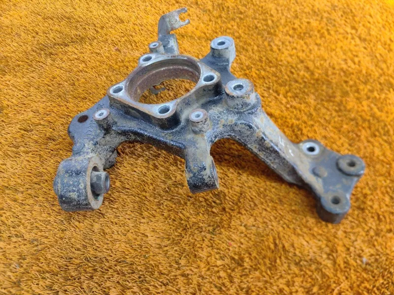 Кулак поворотный