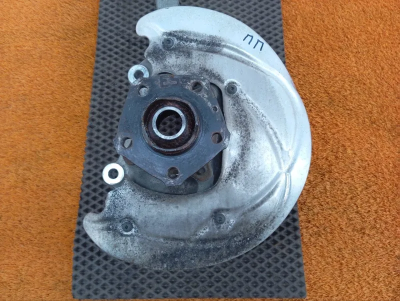 Кулак поворотный