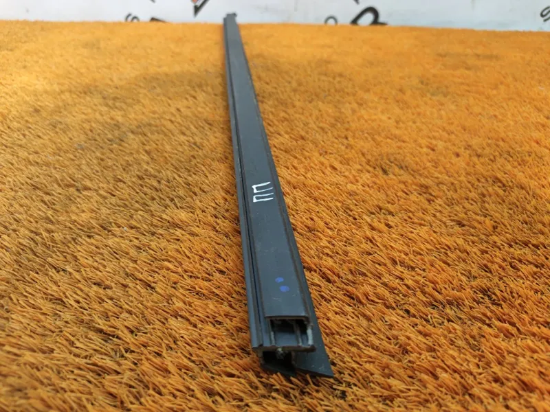 Уплотнитель стекла двери